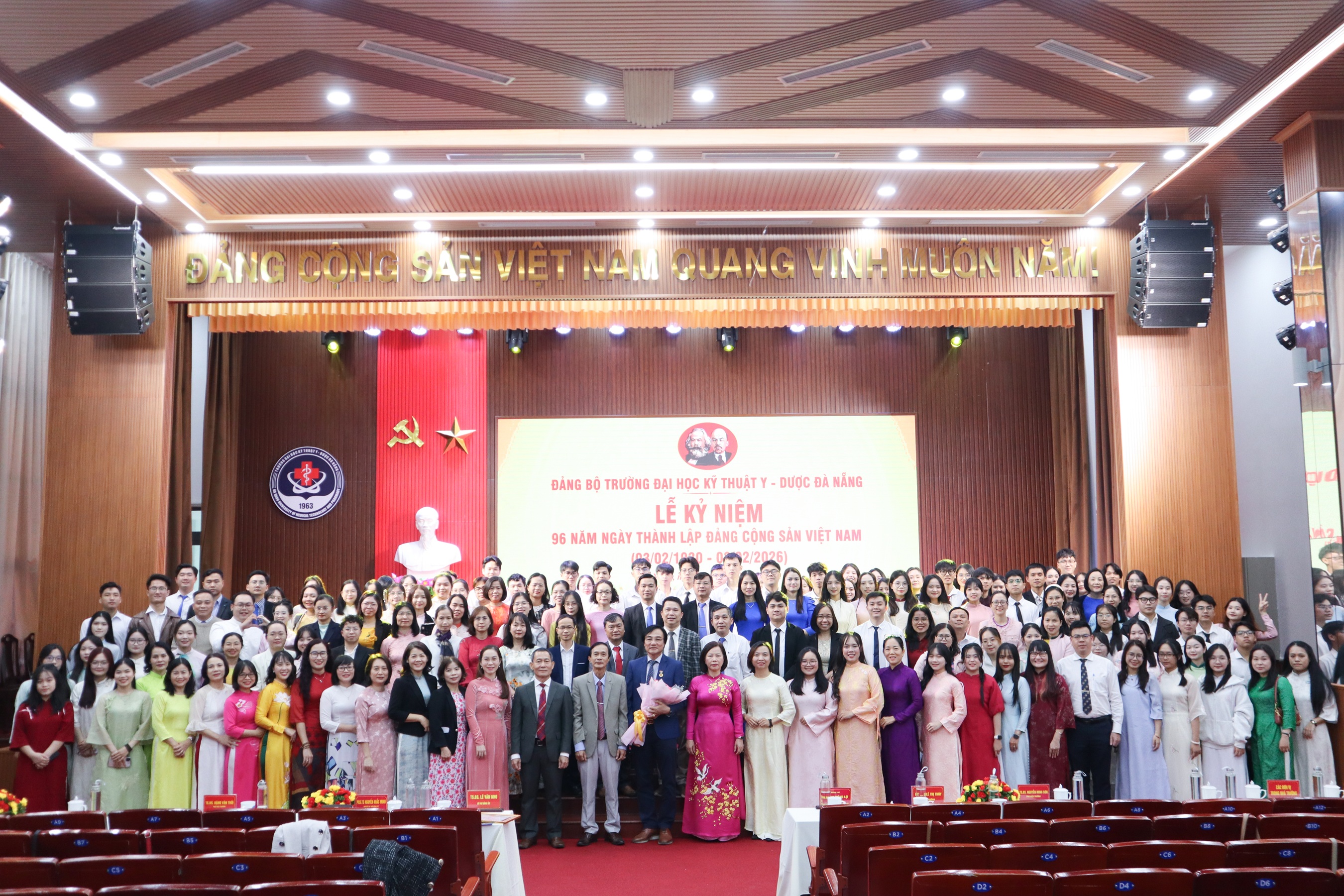 Đảng ủy Trường Đại học Kỹ thuật Y - Dược Đà Nẵng tổ chức Lễ kỷ niệm 96 năm Ngày thành lập Đảng Cộng sản Việt Nam (03/02/1930 - 03/02/2026)