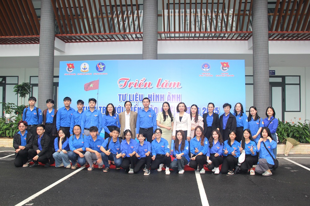 Khai mạc Triển lãm “Tuổi trẻ với biển đảo quê hương” tại Đại học Kỹ thuật Y - Dược Đà Nẵng