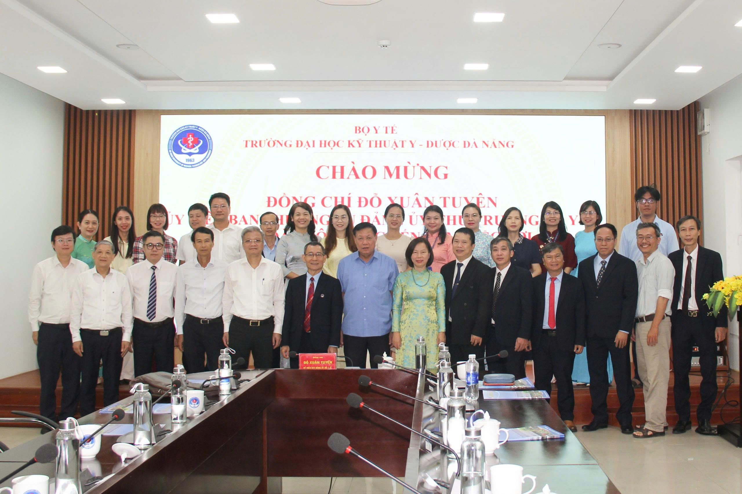 Thứ trưởng Bộ Y tế Đỗ Xuân Tuyên thăm và làm việc với Trường Đại học Kỹ thuật Y - Dược Đà Nẵng