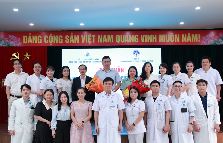 Da Nang University of Medical Technology and Pharmacy Holds Working Session and Discusses Scientific Research Collaboration with Da Nang Traditional Medicine Hospital