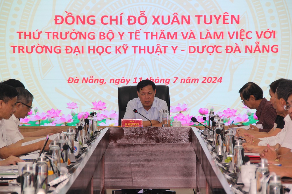 Thứ trưởng Bộ Y tế Đỗ Xuân Tuyên, thăm và làm việc với Trường Đại học Kỹ thuật Y - Dược Đà Nẵng 