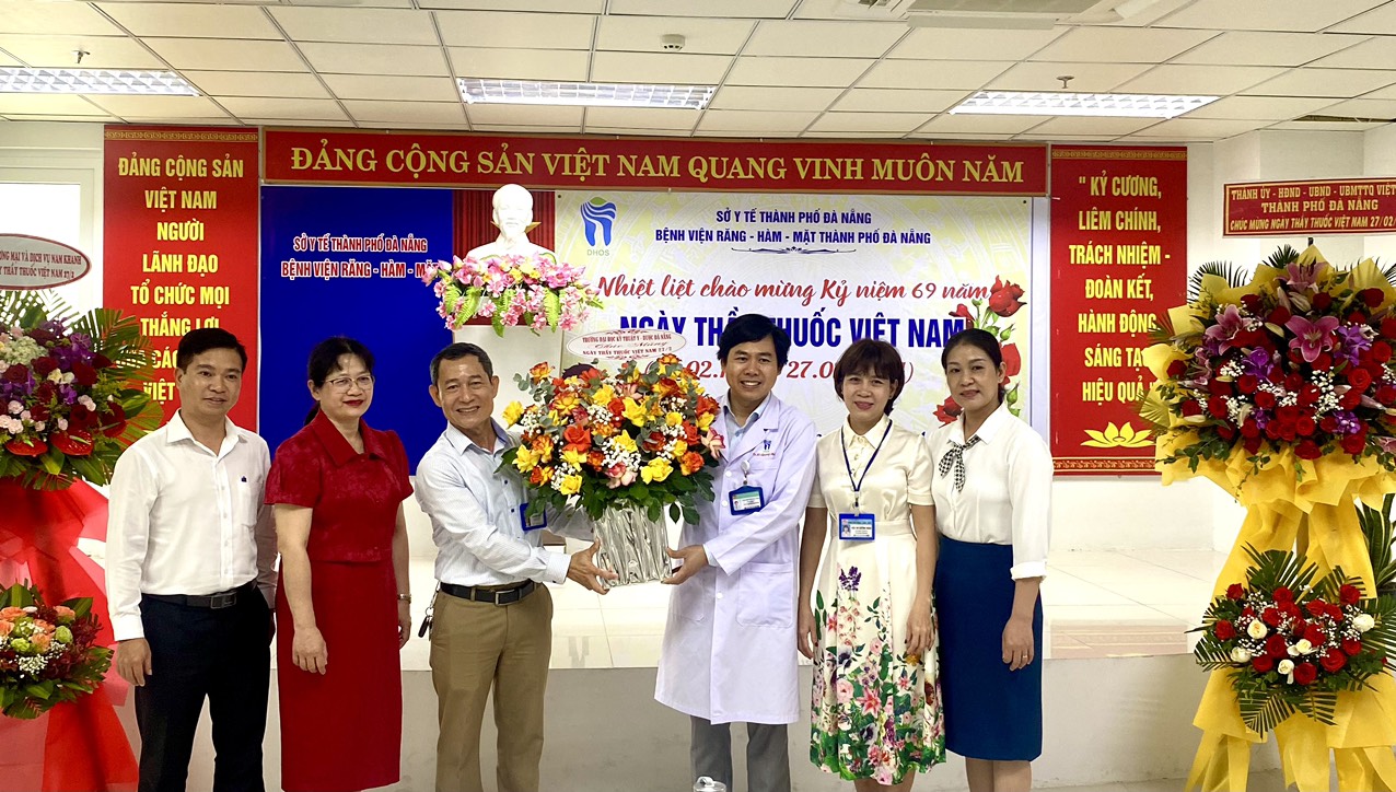 Trường Đại học Kỹ thuật Y - Dược Đà Nẵng thăm và chúc mừng các Bệnh viện, Trung tâm y tế trên địa bàn thành phố Đà Nẵng nhân kỷ niệm Ngày Thầy thuốc Việt Nam 27/2