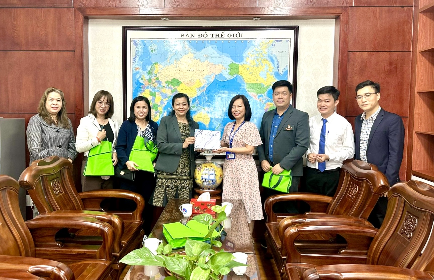 Đón tiếp và làm việc với đoàn Khoa Y học liên ngành, trường Đại học Khon Kaen, Thái Lan