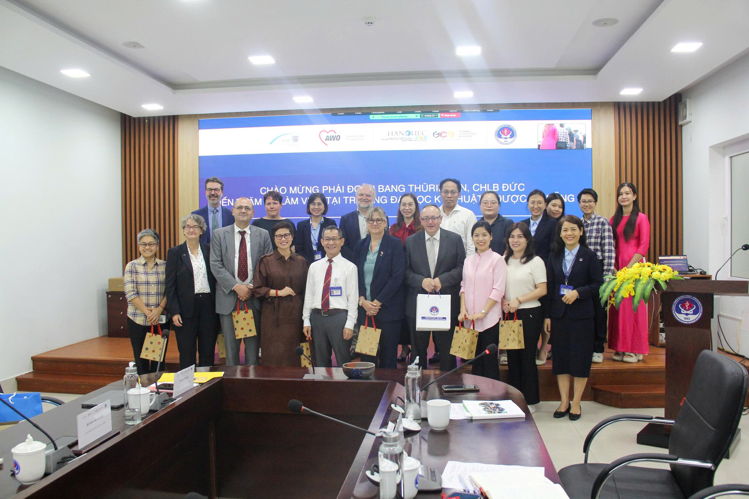 Trường Đại học Kỹ thuật Y – Dược Đà Nẵng làm việc với đoàn công tác bang Thuringia, CHLB Đức