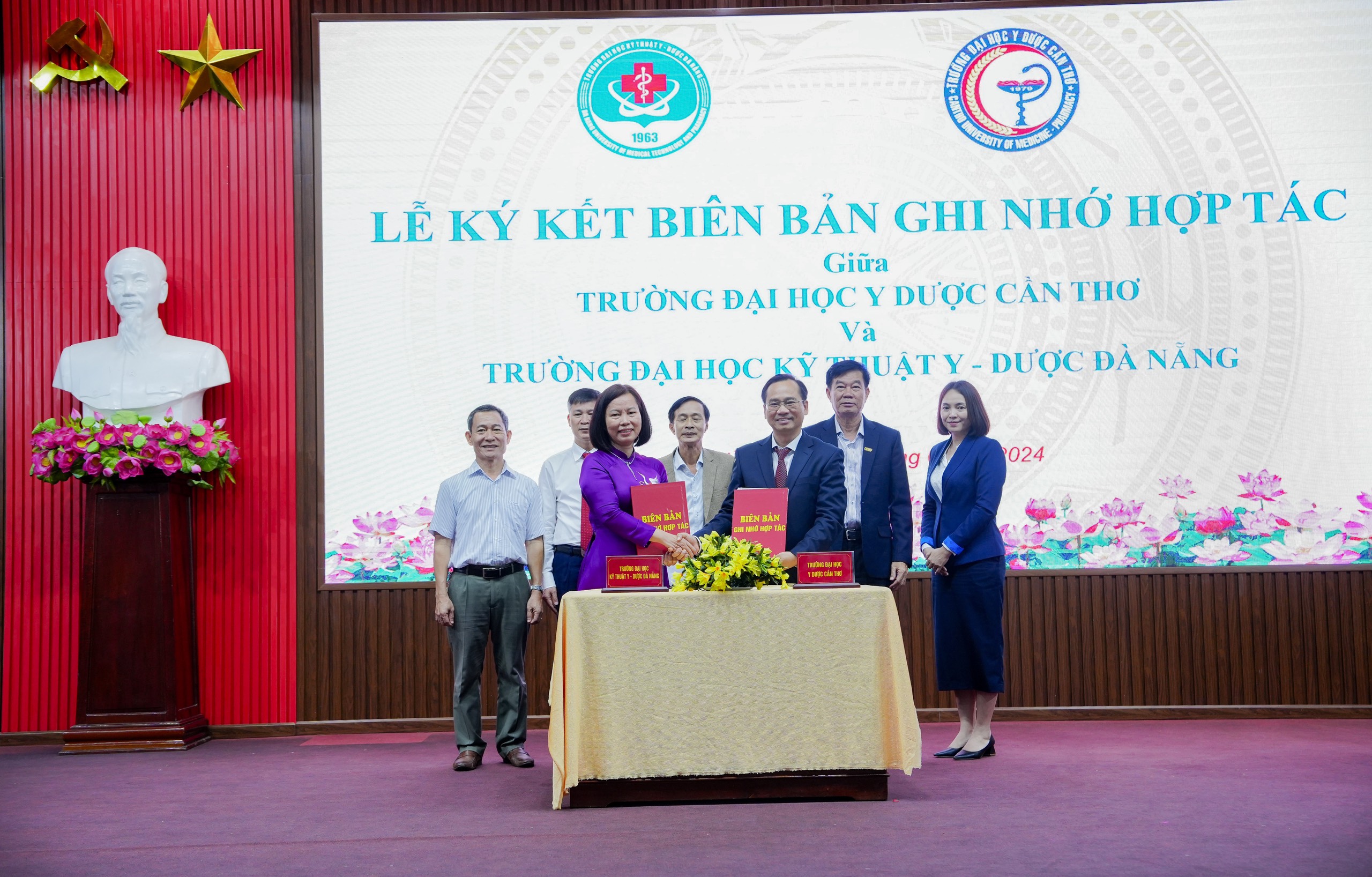 Trường Đại học Kỹ thuật Y - Dược Đà Nẵng phối hợp với Trường Đại học Y Dược Cần Thơ tổ chức hội thảo “Chia sẻ kinh nghiệm quản trị đại học trong cơ chế tự chủ”