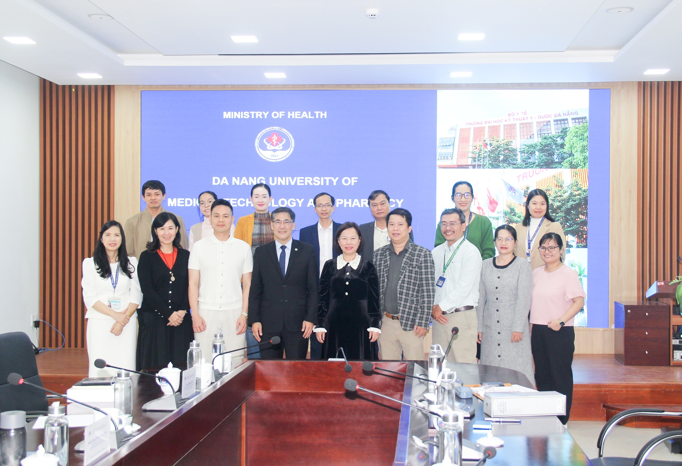 Trường Đại học Kỹ thuật Y - Dược Đà Nẵng làm việc với Hệ thống Đại học Y khoa Cao Hùng
