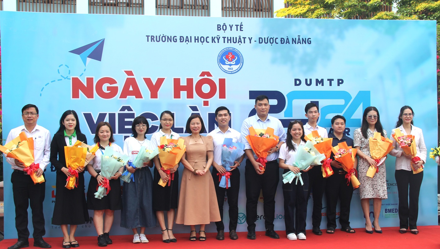 Trường Đại học Kỹ thuật Y - Dược Đà Nẵng tổ chức chương trình “Ngày hội việc làm” 