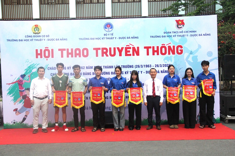 Trường Đại học Kỹ thuật Y - Dược Đà Nẵng Khai mạc hội thao truyền thống năm 2025