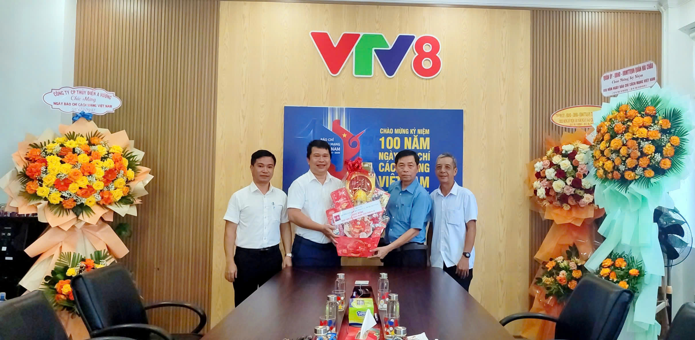 Trường Đại học Kỹ thuật Y - Dược Đà Nẵng thăm và chúc mừng các đơn vị báo chí nhân kỷ niệm 100 năm Ngày Báo chí Cách mạng Việt Nam
