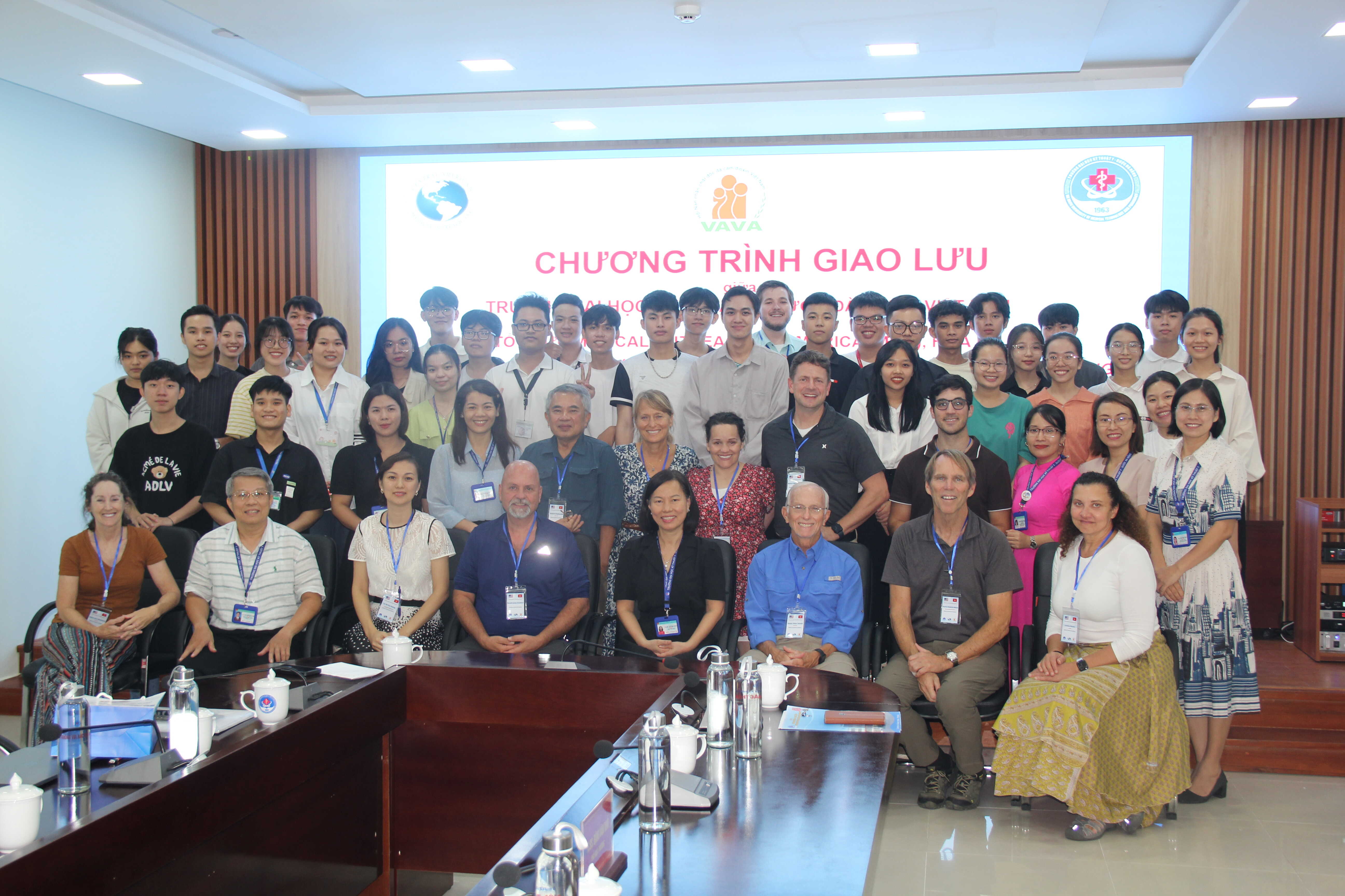 Trường Đại học Kỹ thuật Y-Dược Đà Nẵng và tổ chức Medical Outreach of America cùng Hội nạn nhân chất độc da cam/dioxin thành phố Đà Nẵng DAVA