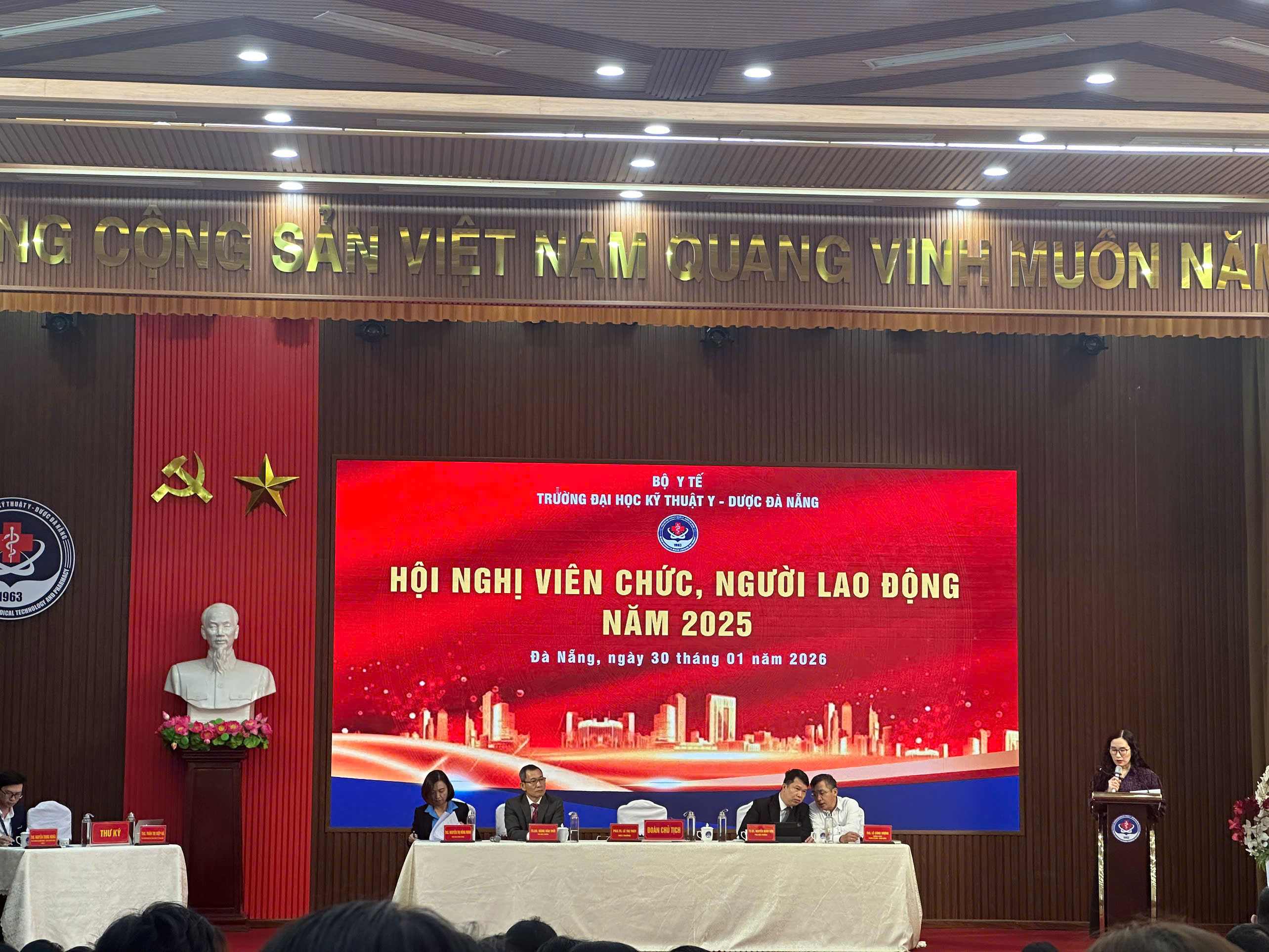 HỘI NGHỊ VIÊN CHỨC –NGƯỜI LAO ĐỘNG  TRƯỜNG ĐẠI HỌC KỸ THUẬT Y – DƯỢC ĐÀ NẴNG NĂM 2025 