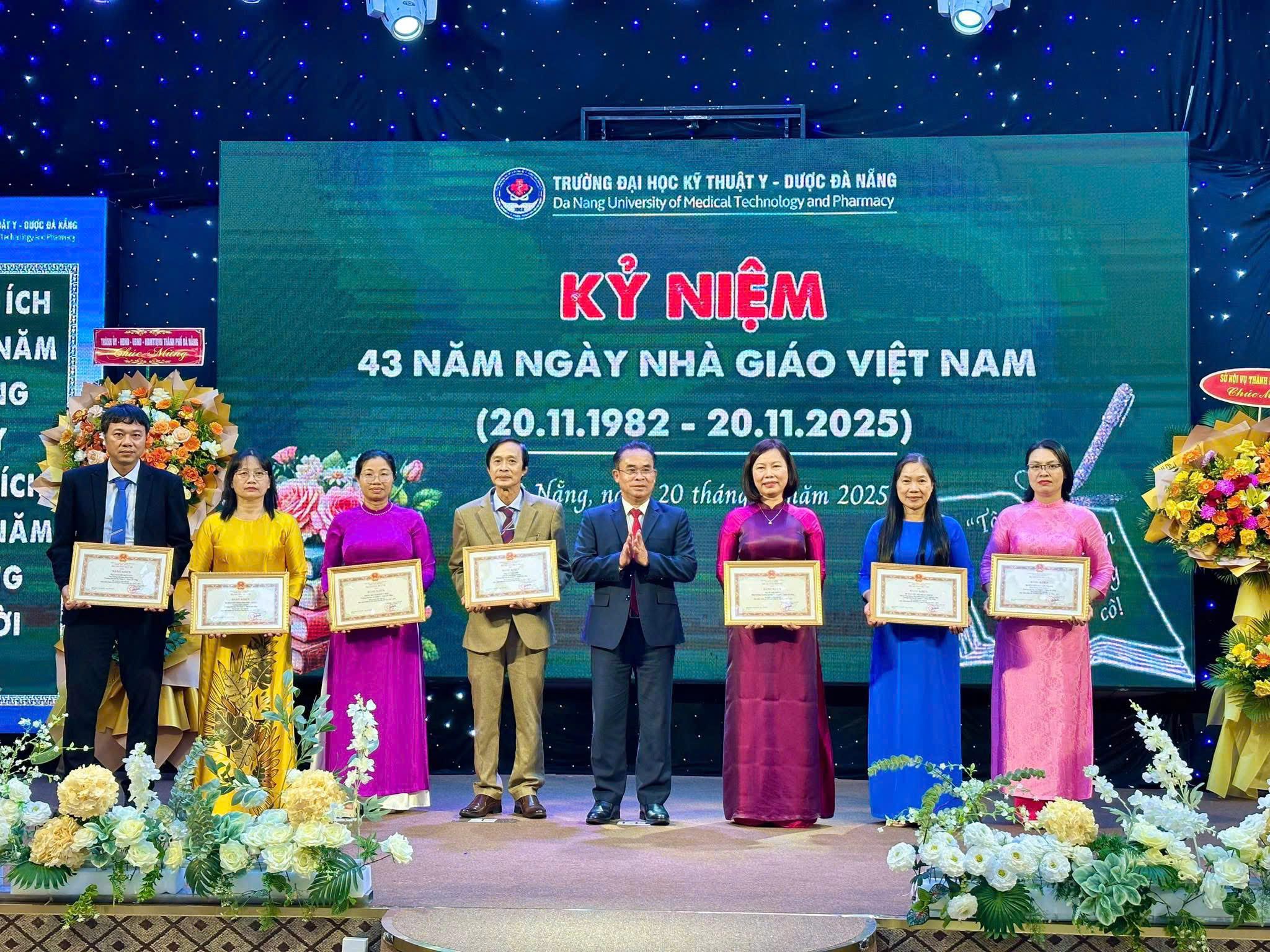 Bộ Y tế trao Bằng khen và Danh hiệu Tập thể Lao động Xuất sắc năm học 2024