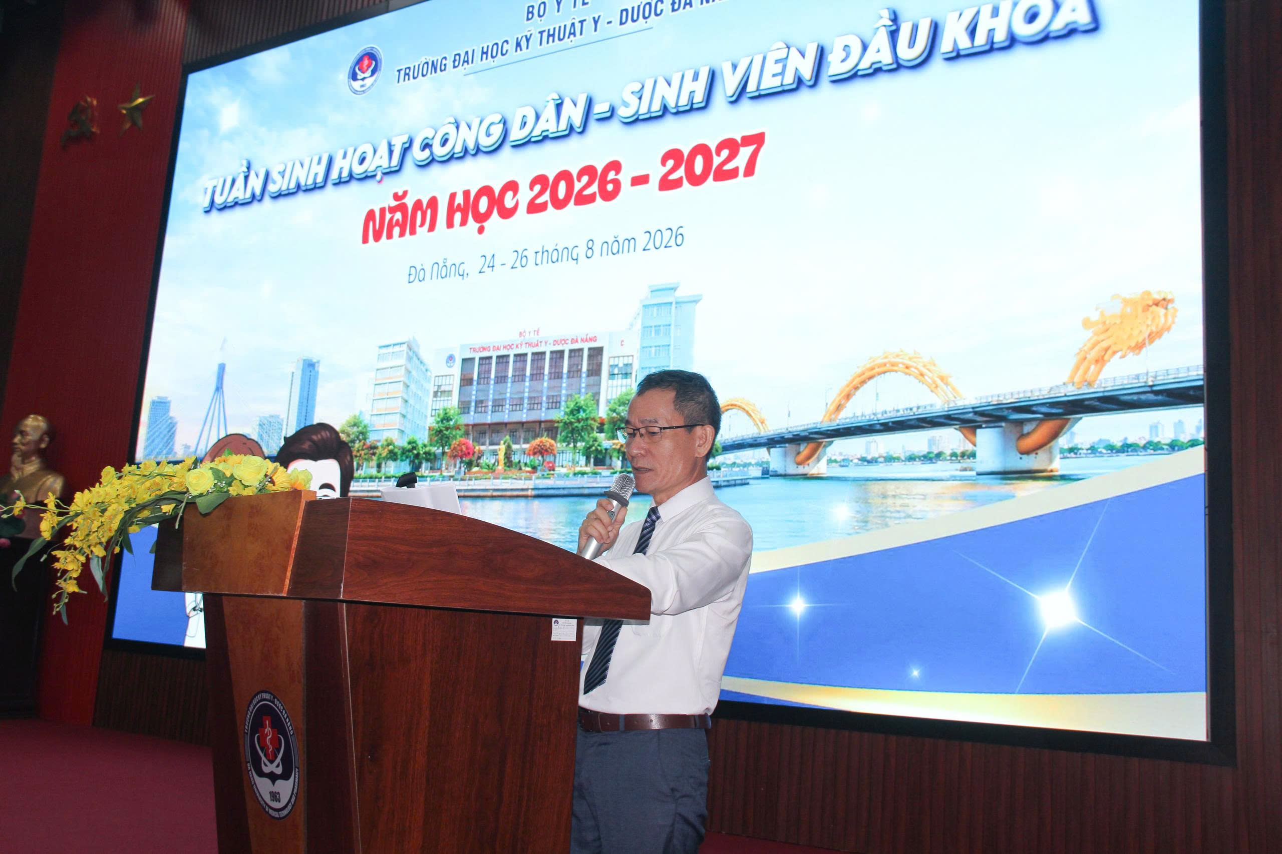 Trường Đại học Kỹ thuật Y - Dược Đà Nẵng tổ chức Tuần sinh hoạt công dân - sinh viên đầu khóa năm học 2026 - 2027