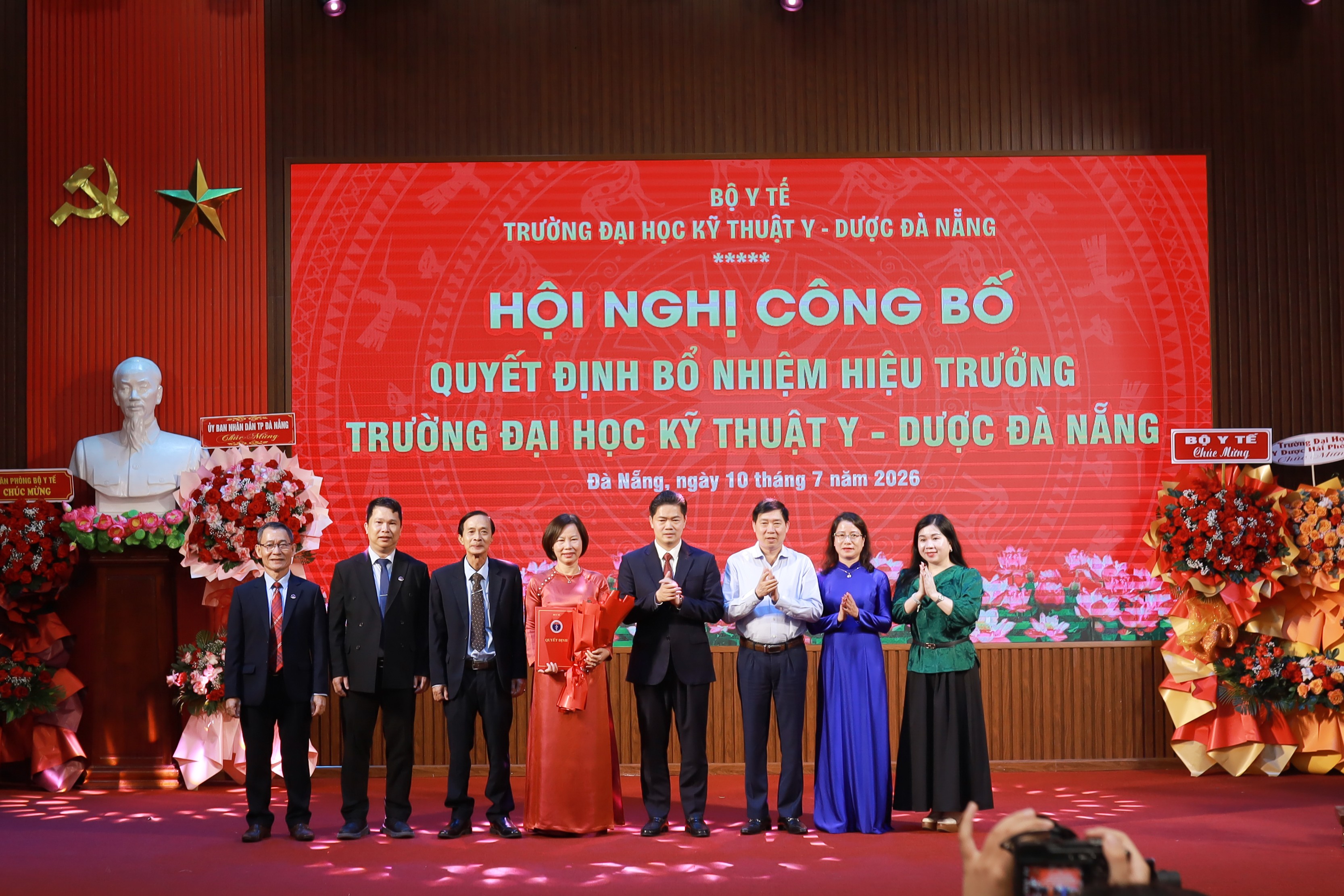 Trường Đại học Kỹ thuật Y - Dược Đà Nẵng tổ chức Hội nghị công bố và trao Quyết định bổ nhiệm Hiệu trưởng