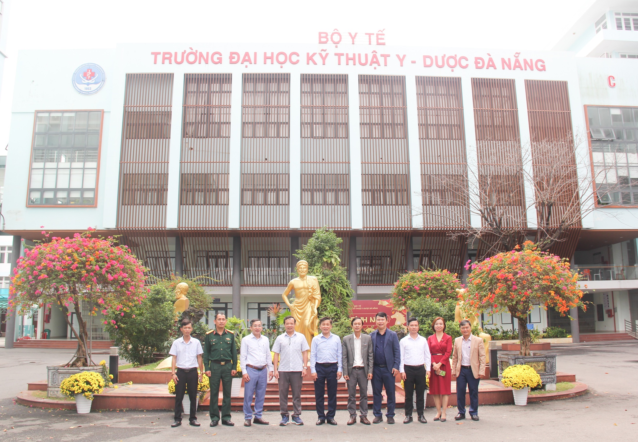 Trường Đại học Kỹ thuật Y - Dược Đà Nẵng đón tiếp Đoàn công tác của Đảng ủy, HĐND, UBND, UBMTQVN xã Sơn Tây Thượng (Quảng Ngãi)