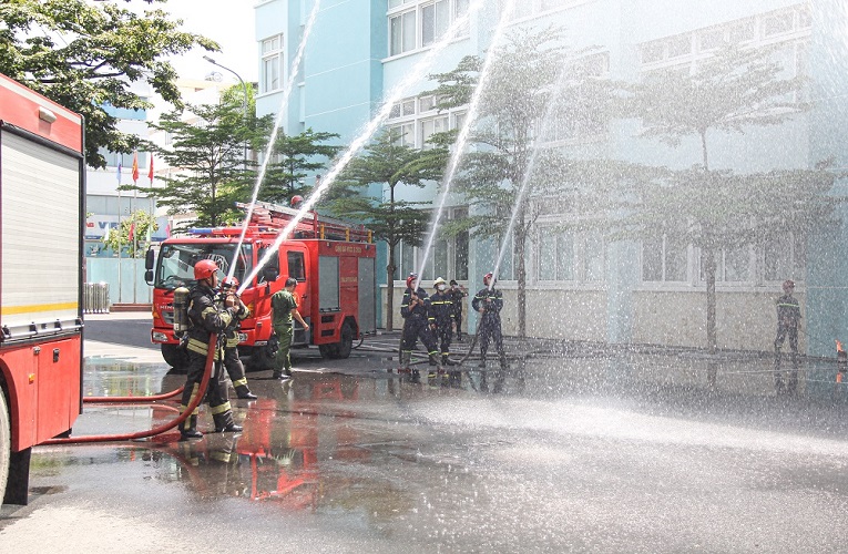 Da Nang University of Medical Technology and Pharmacy Conducts Fire Prevention and Rescue Drill