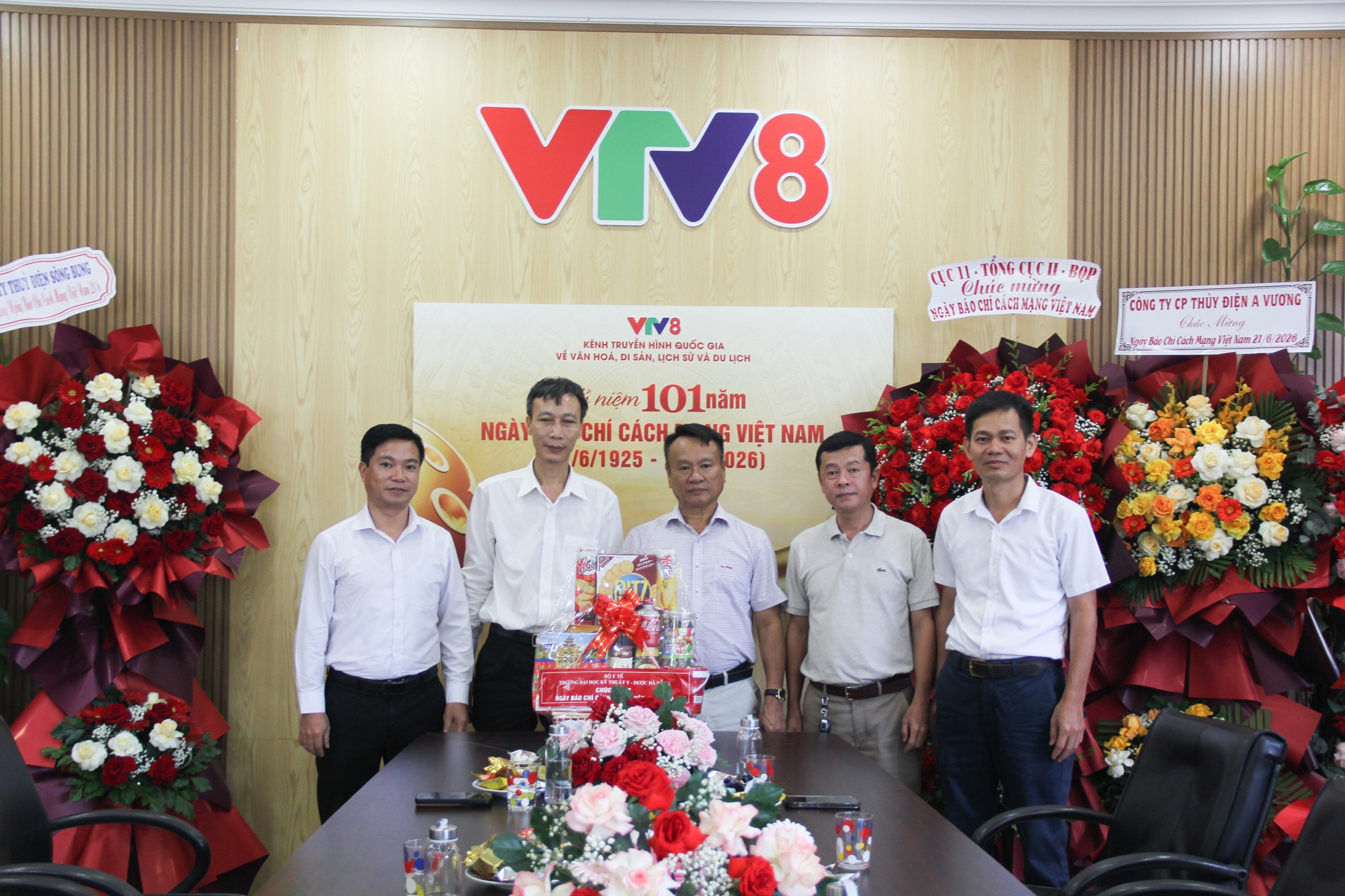 Trường Đại học Kỹ thuật Y - Dược Đà Nẵng thăm, chúc mừng các cơ quan báo chí nhân kỷ niệm 101 năm Ngày Báo chí Cách mạng Việt Nam