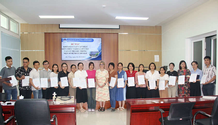 Trường Đại học Kỹ thuật Y - Dược Đà Nẵng tổ chức khóa CME “Vật lý trị liệu trong một số bệnh lý hô hấp” 