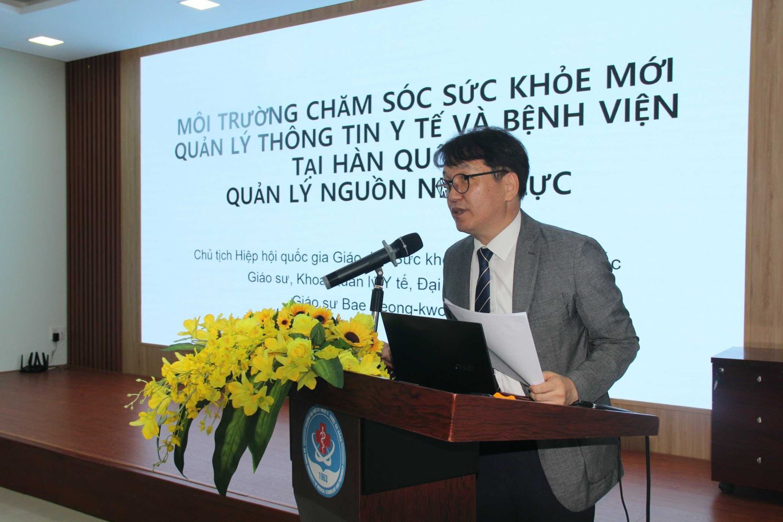 GS. Cho Kyung Won - Giám đốc Dự án đã báo cáo chuyên đề