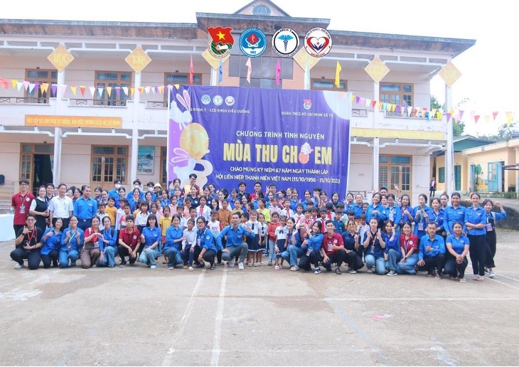A group of people posing for a photoDescription automatically generated